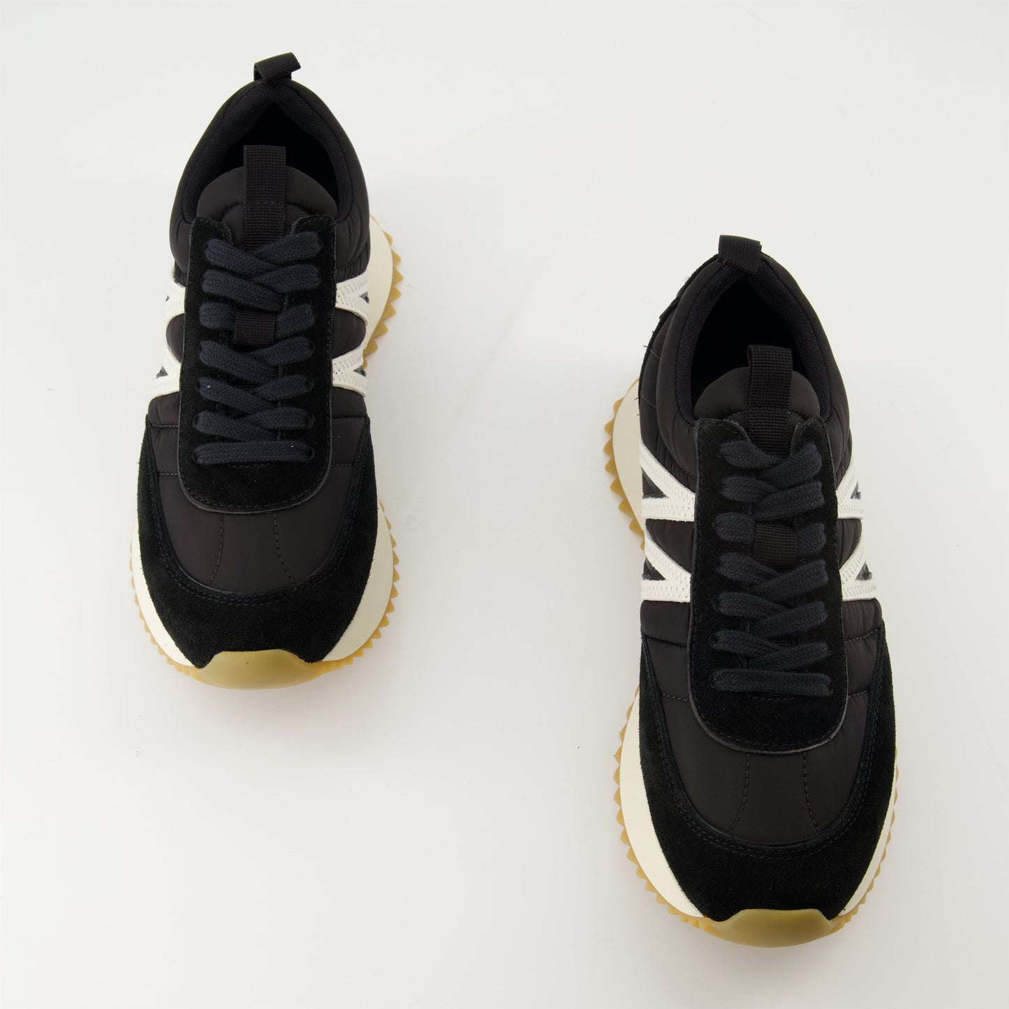 Low-Top Sneakers – Black & White
