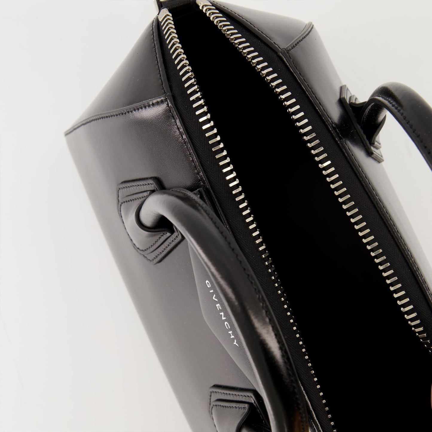 Antigona Small Top Handle Bag – Black