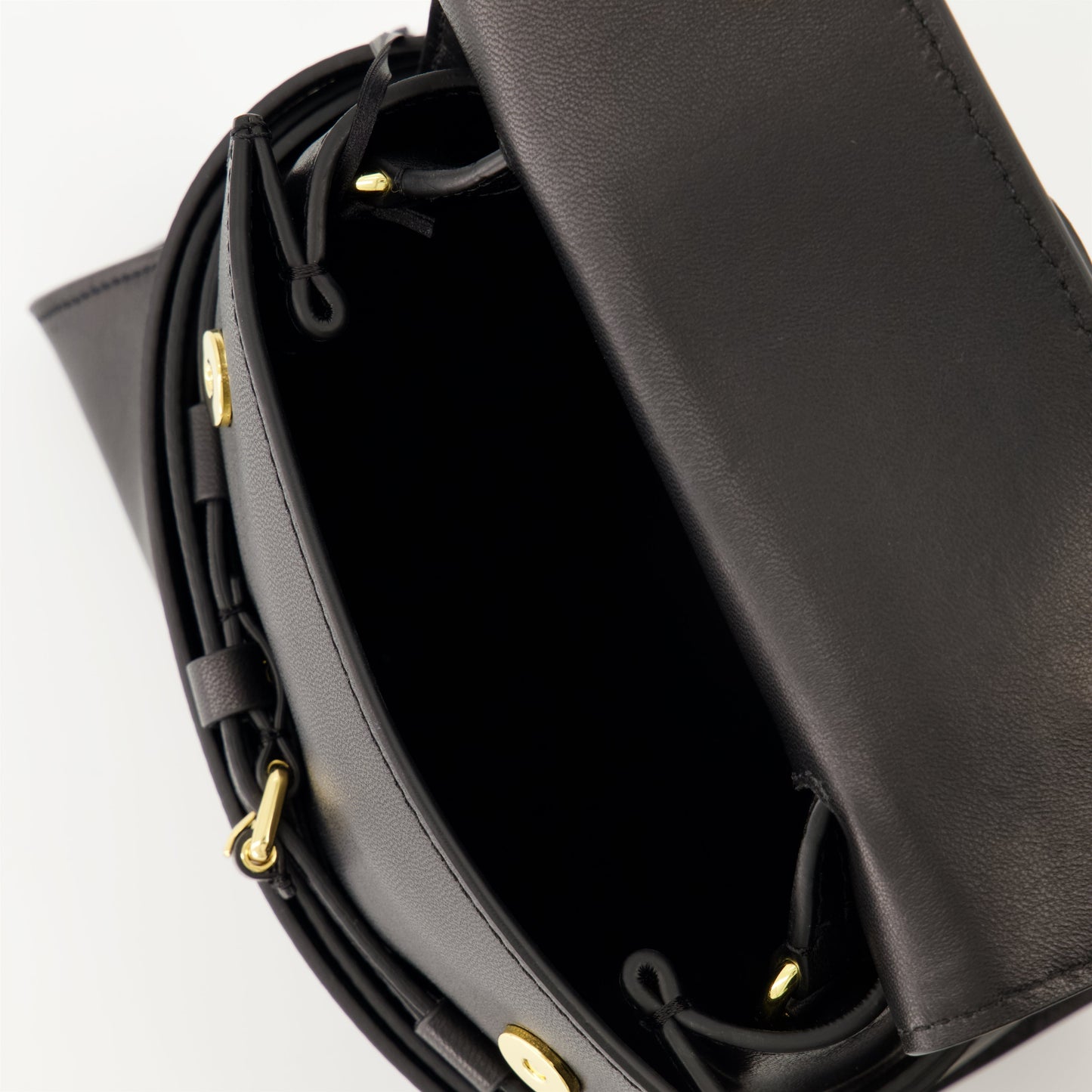 Tie Me Leather shoulder bag (Black)