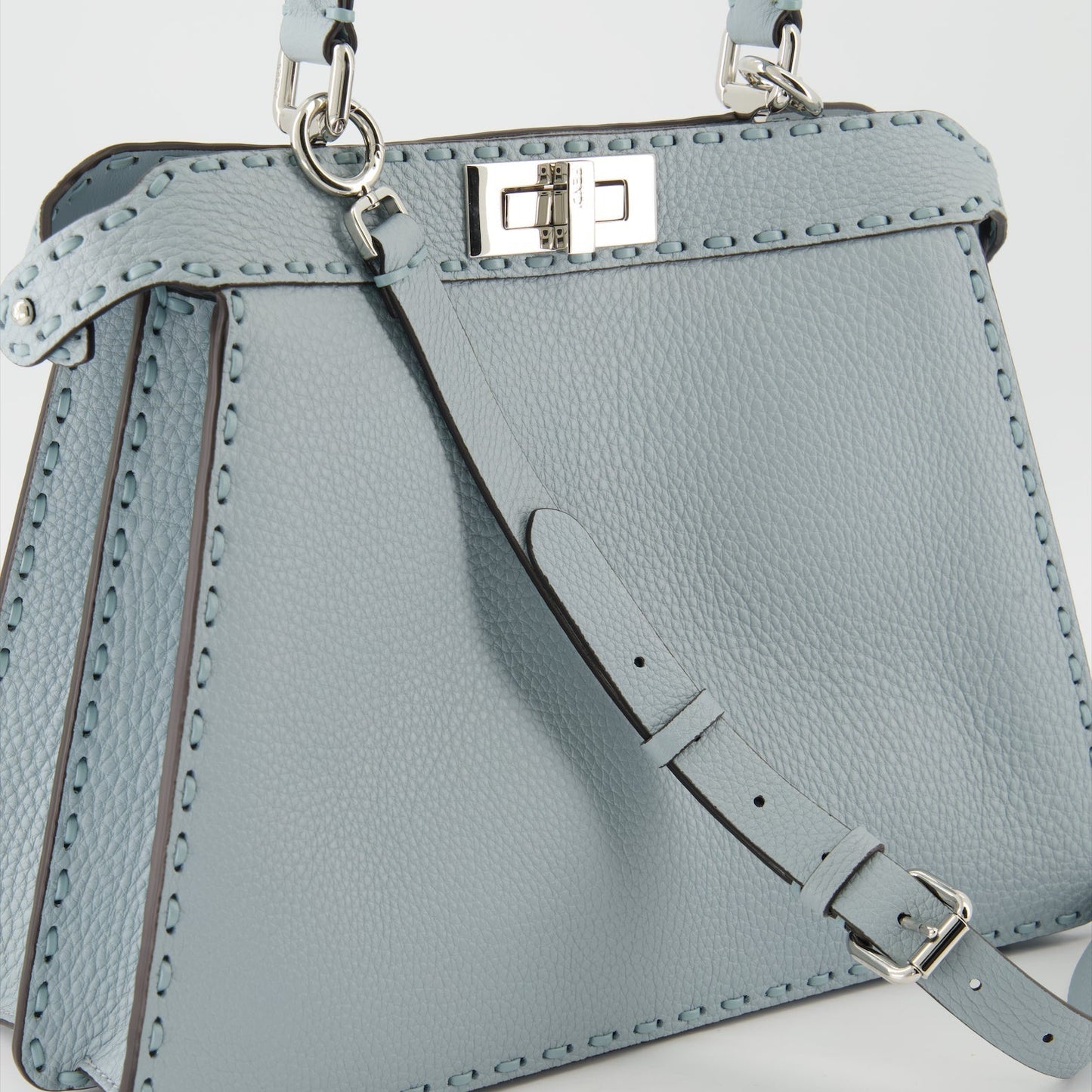 Peekaboo Soft Medium – Light Blue