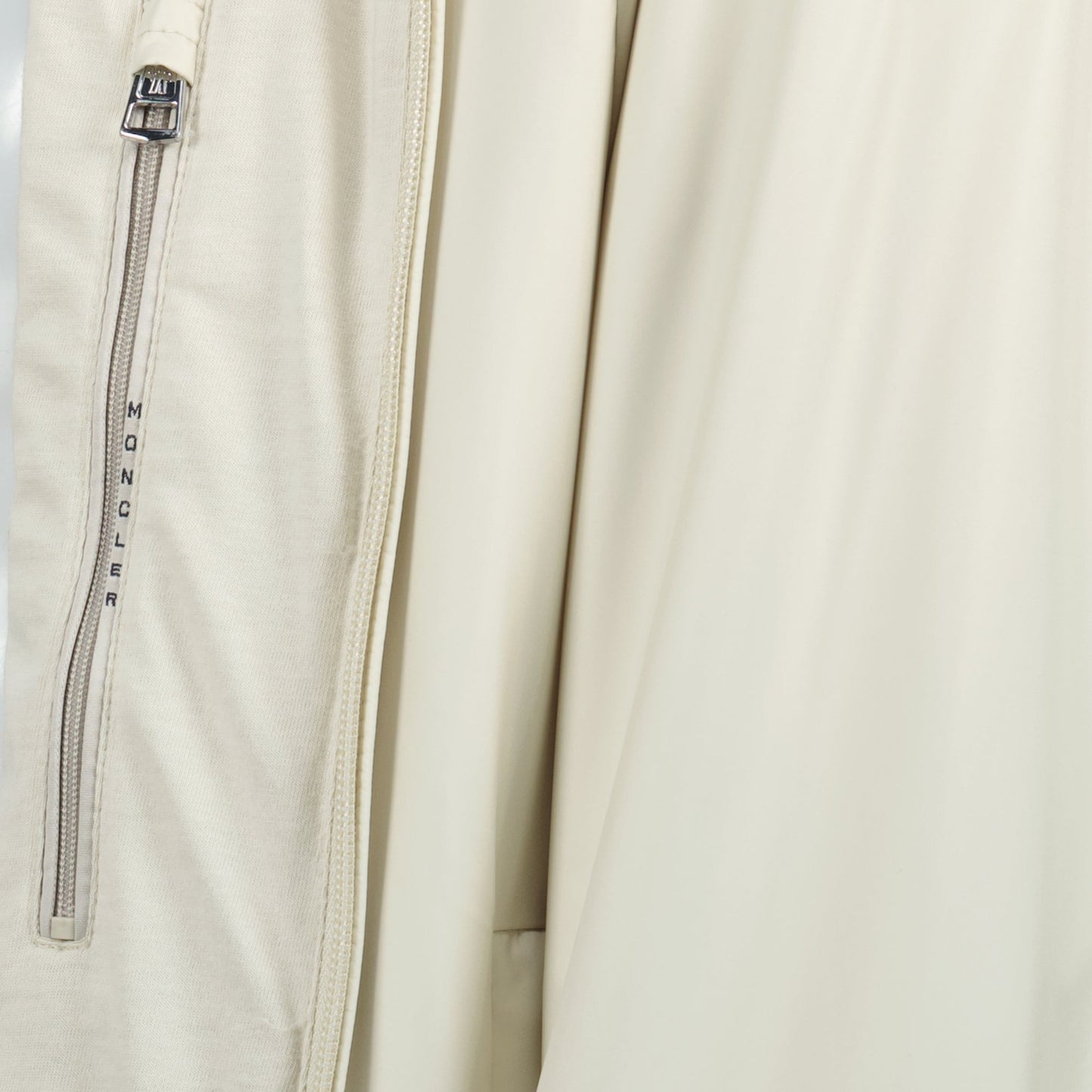 Domene Windbreaker