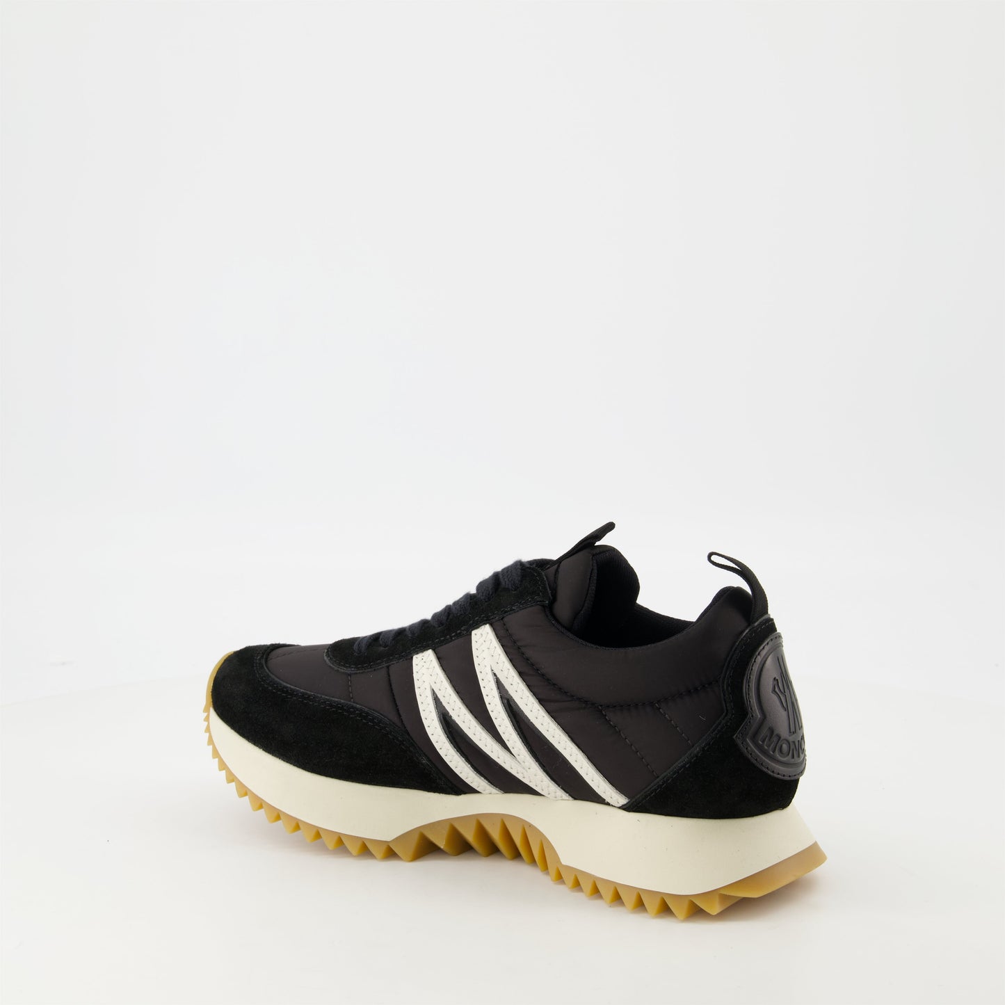 Low-Top Sneakers – Black & White