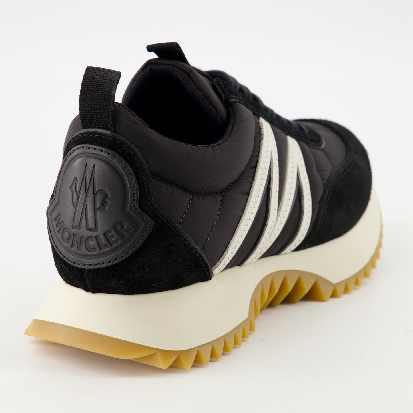 Low-Top Sneakers – Black & White