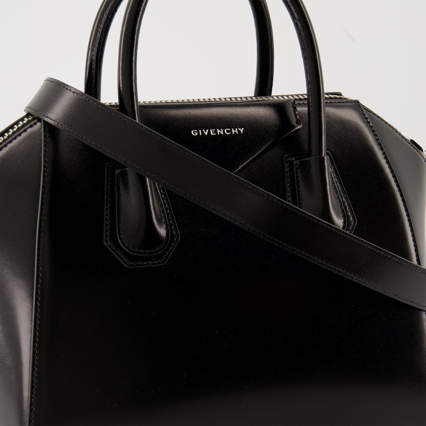 Antigona Small Top Handle Bag – Black
