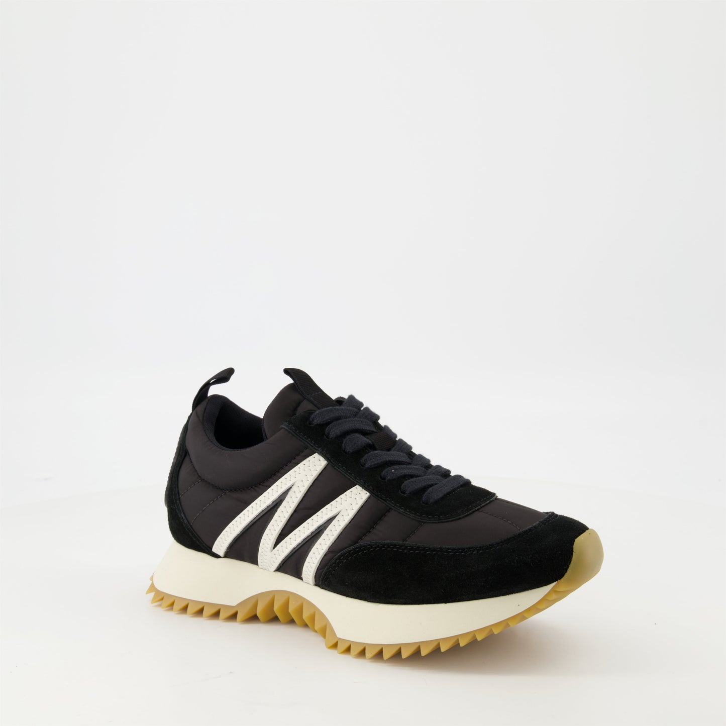 Low-Top Sneakers – Black & White