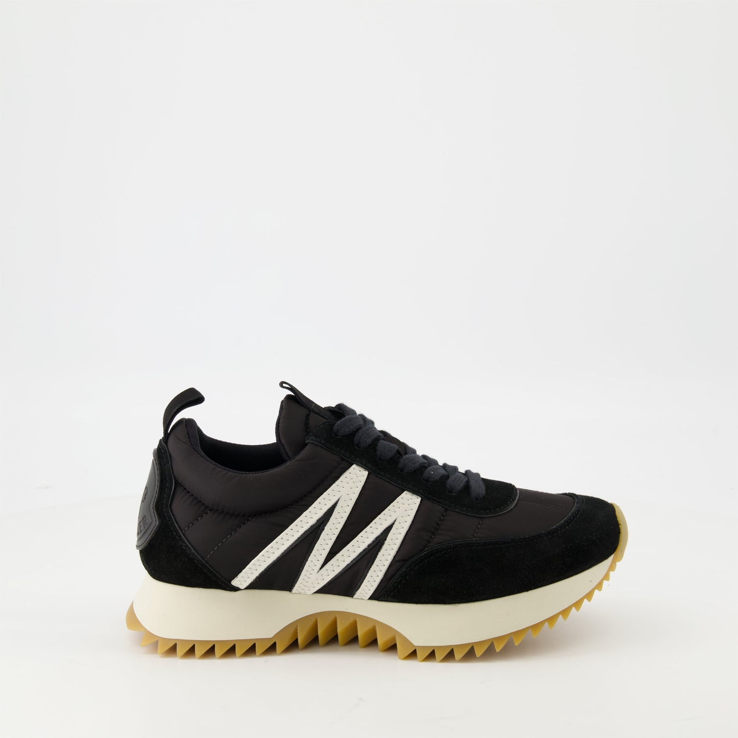 Low-Top Sneakers – Black & White