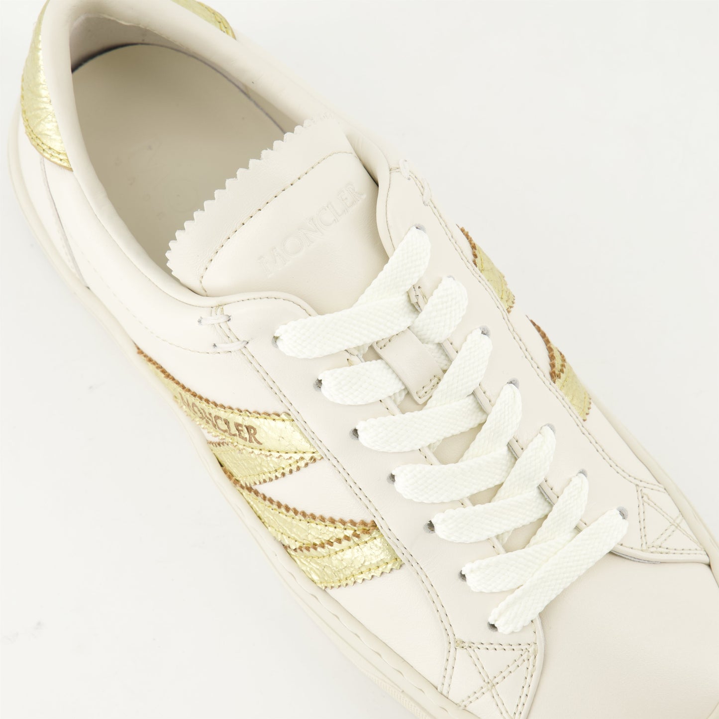 Low-Top Sneakers – White & Gold