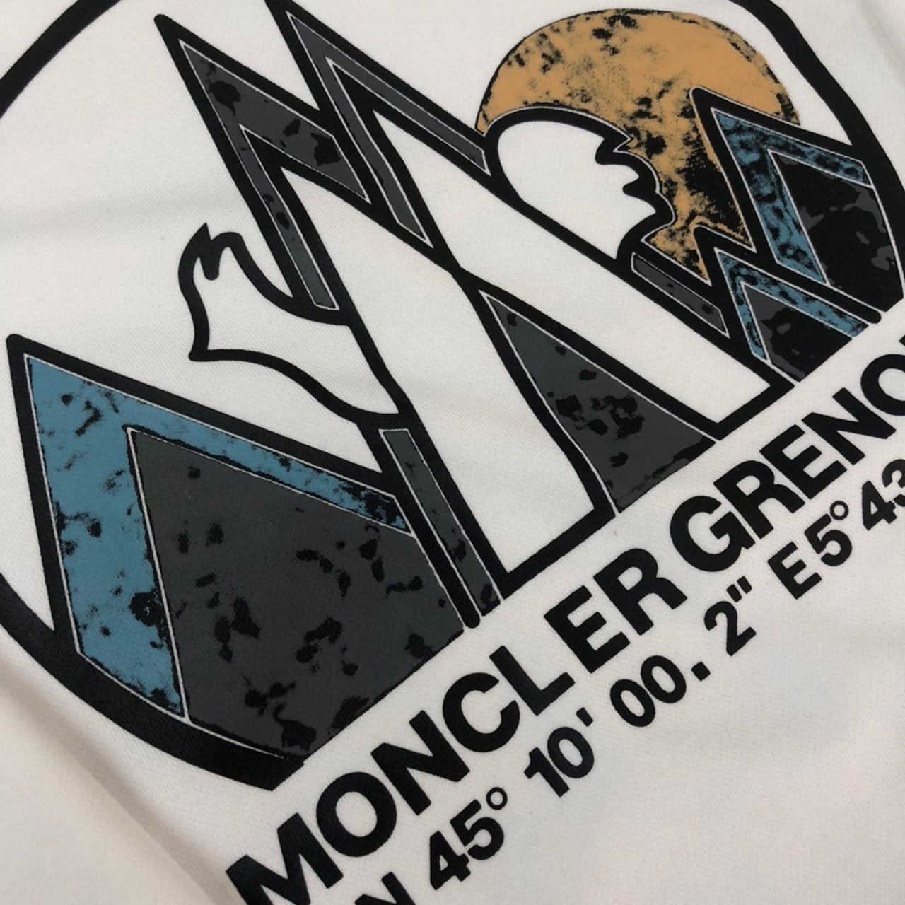 Grenoble Day-Namic Graphic Cotton Sweatshirt – White